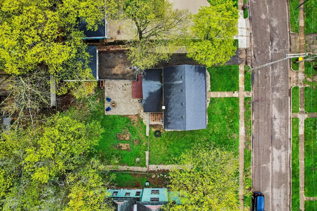 112 W Spruce Street Marshall City MI 49068