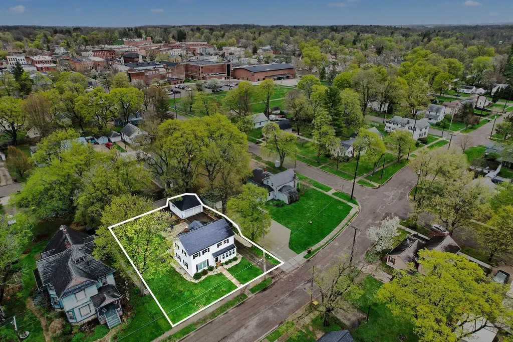 112 W Spruce Street Marshall City MI 49068