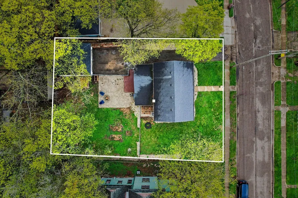 112 W Spruce Street Marshall City MI 49068