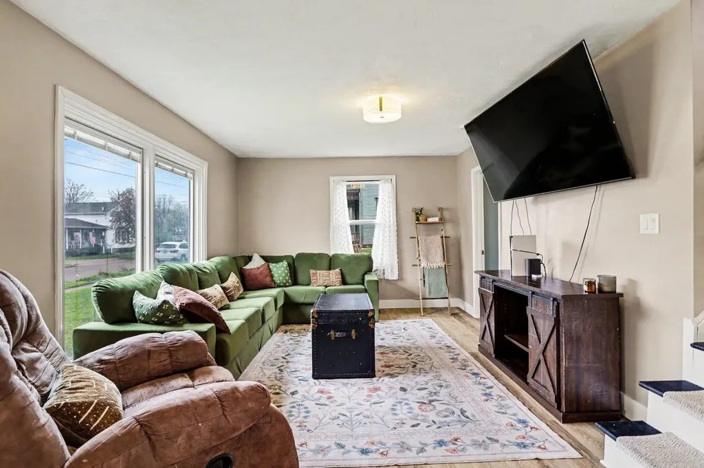 112 W Spruce Street Marshall City MI 49068