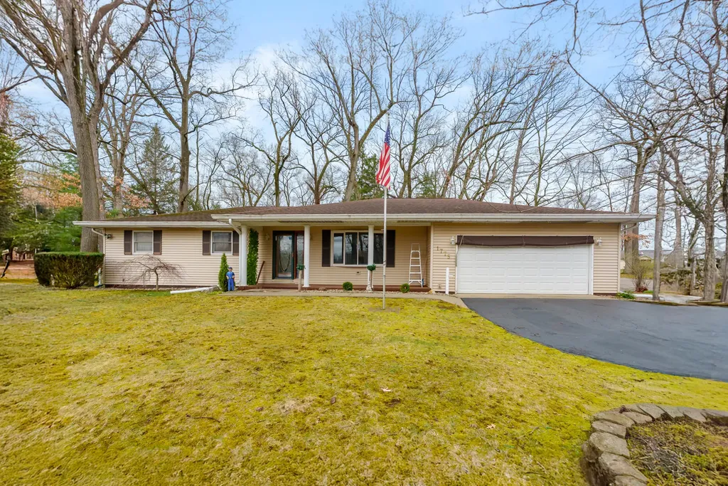 1775 Monroe Beach Battle Creek City MI 49014