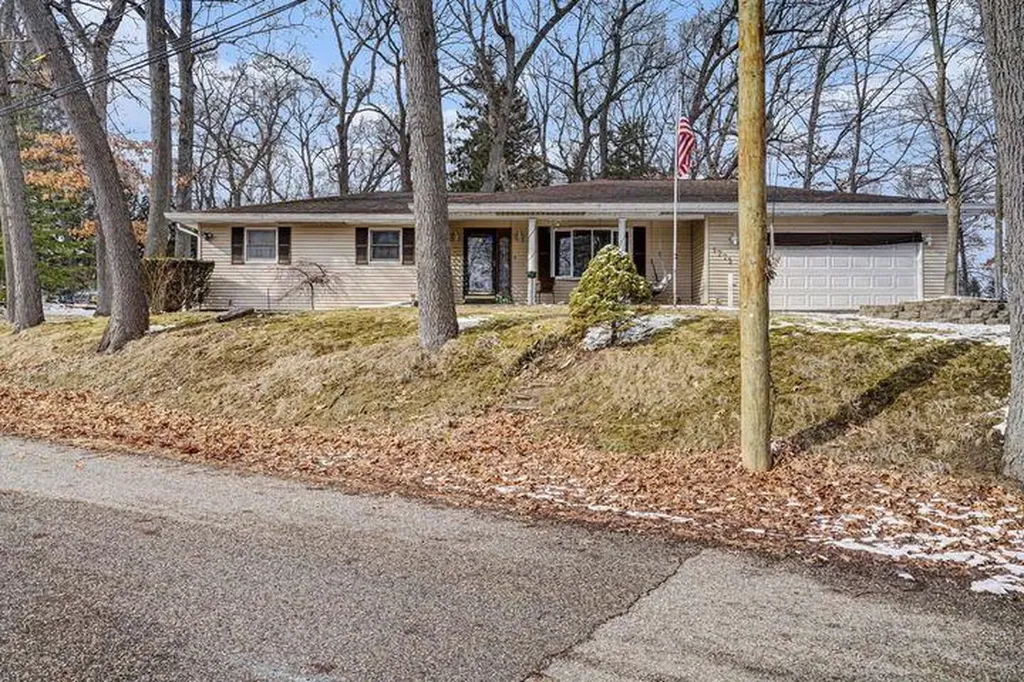 1775 Monroe Beach Battle Creek City MI 49014