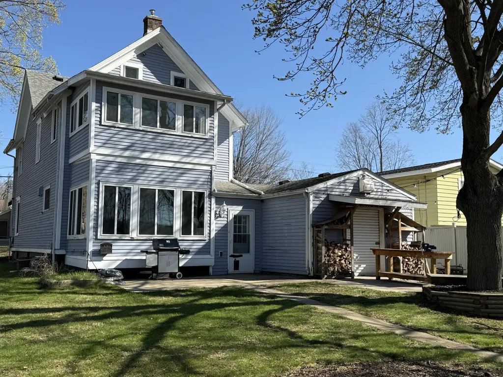 1222 E Porter Street Albion City MI 49224