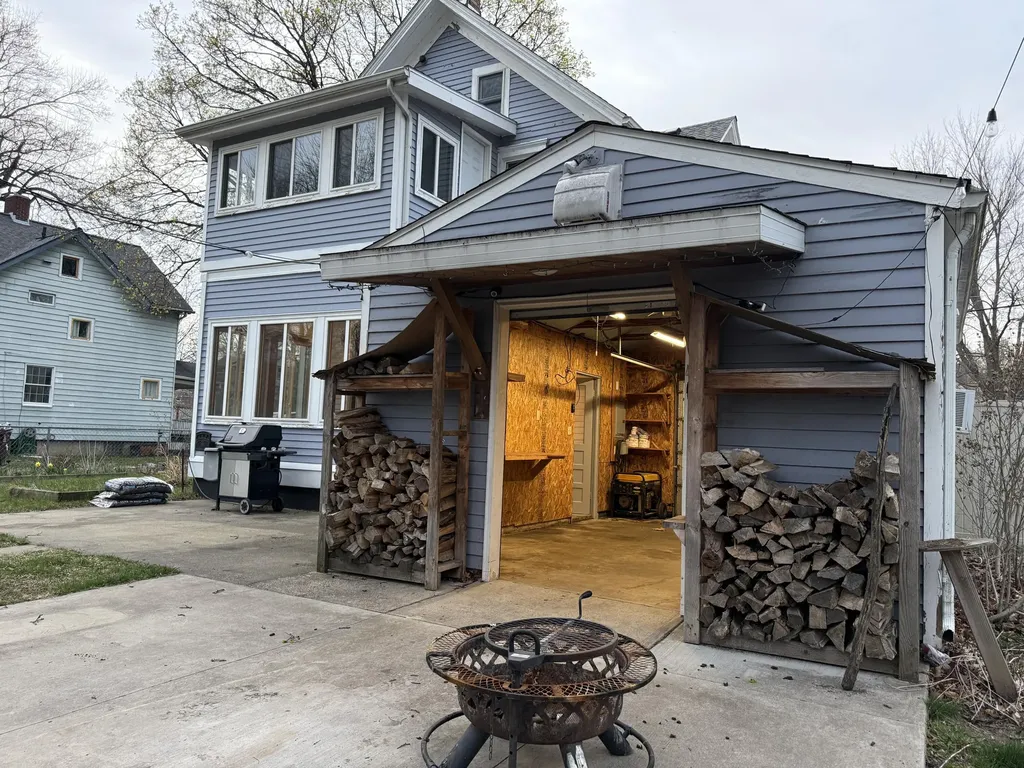 1222 E Porter Street Albion City MI 49224
