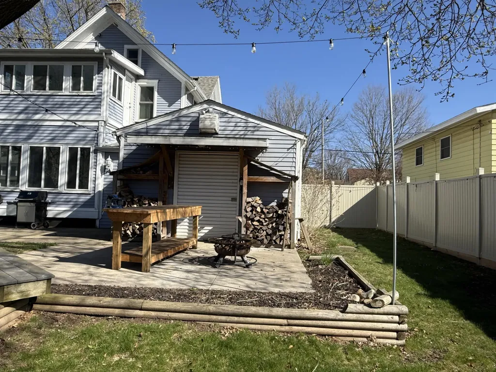 1222 E Porter Street Albion City MI 49224