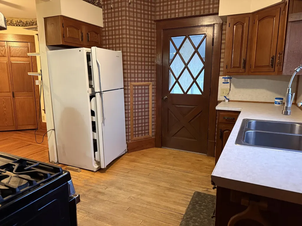 1222 E Porter Street Albion City MI 49224