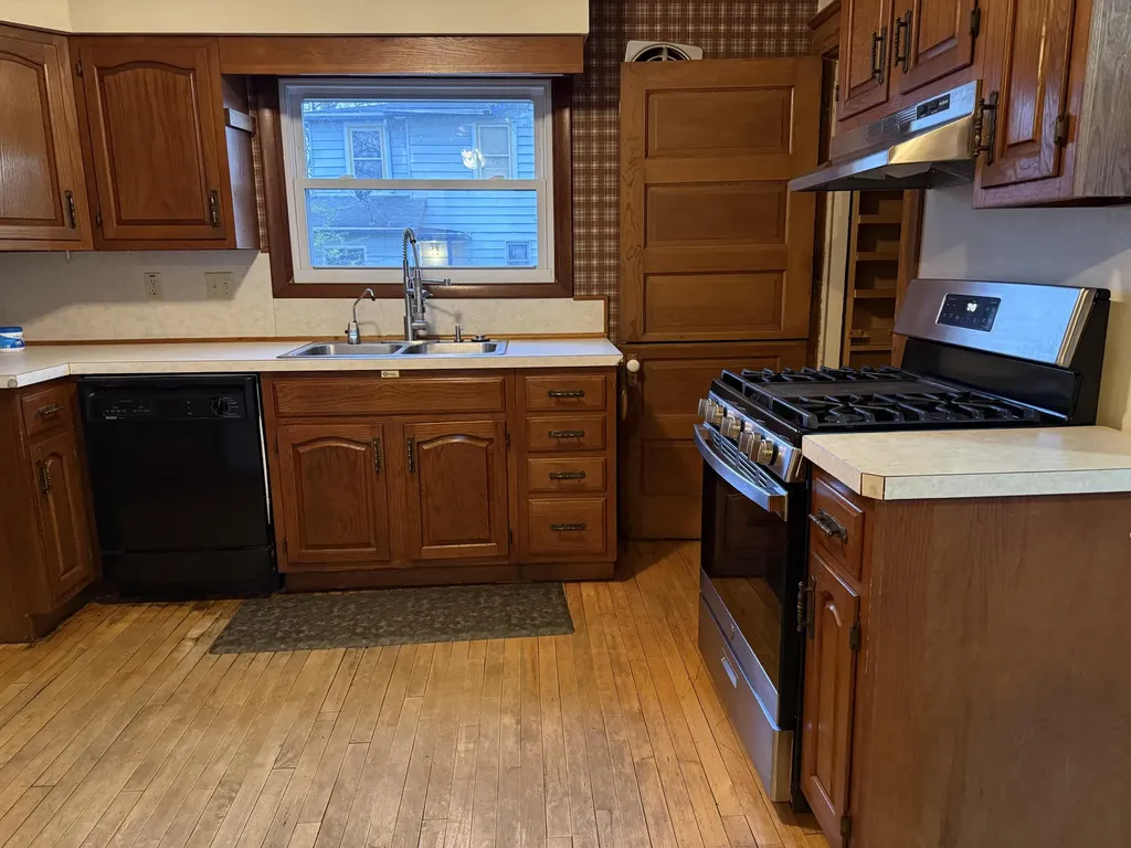 1222 E Porter Street Albion City MI 49224
