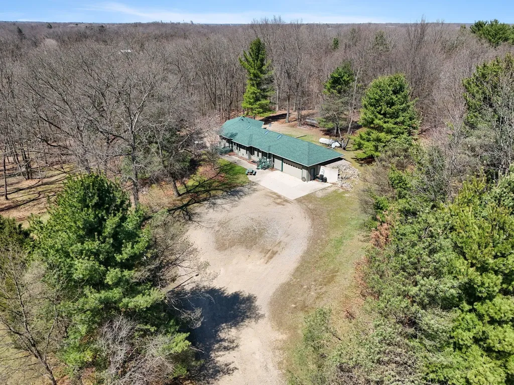 8362 E River Road Emmett Charter Township MI 49014