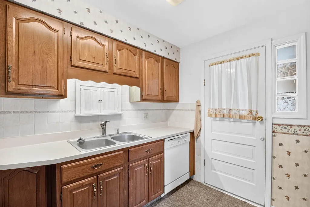 130 W Hughes Street Marshall City MI 49068