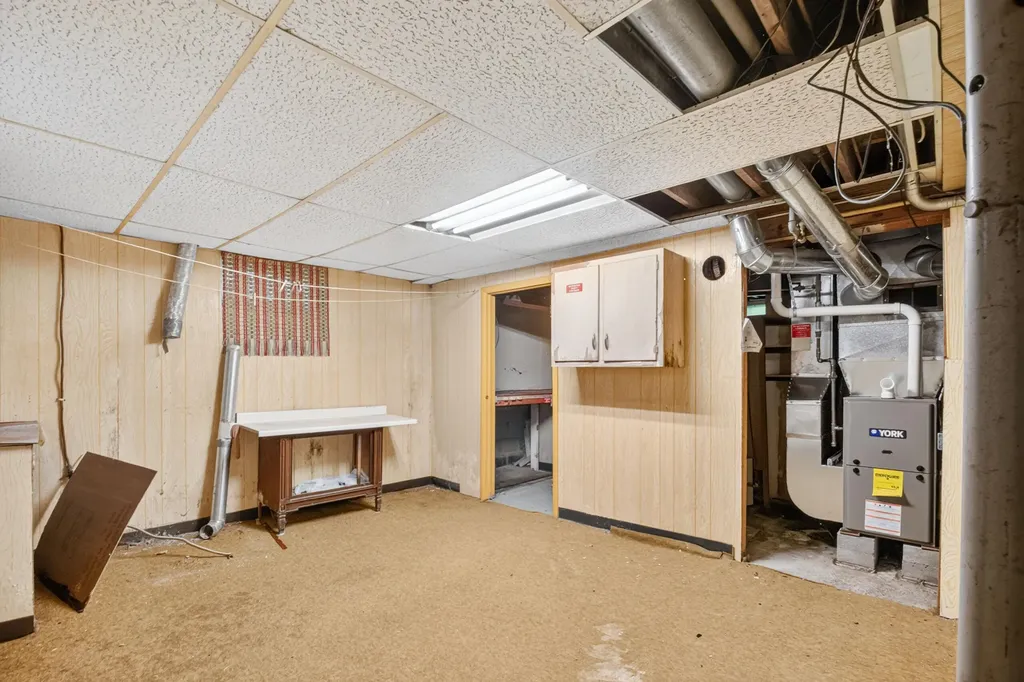 130 W Hughes Street Marshall City MI 49068