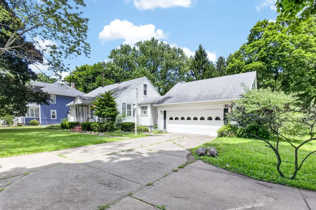 130 W Hughes Street Marshall City MI 49068