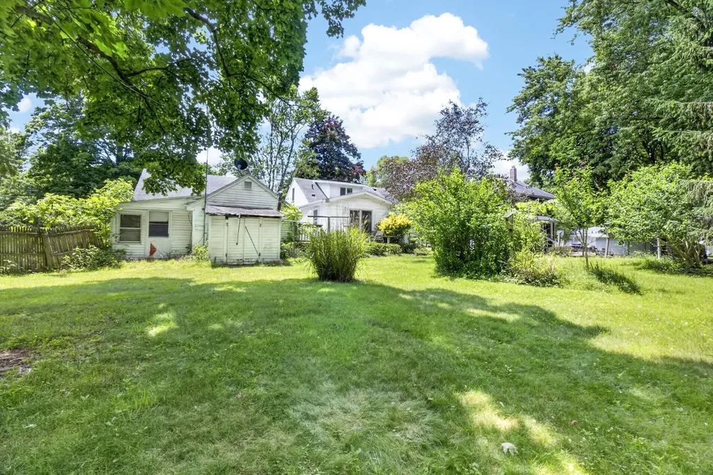 130 W Hughes Street Marshall City MI 49068