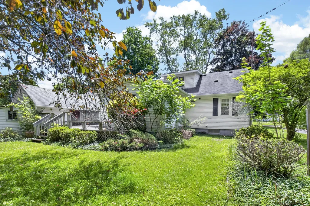 130 W Hughes Street Marshall City MI 49068