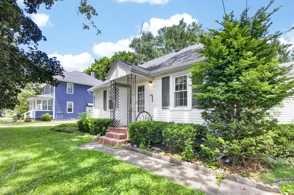 130 W Hughes Street Marshall City MI 49068