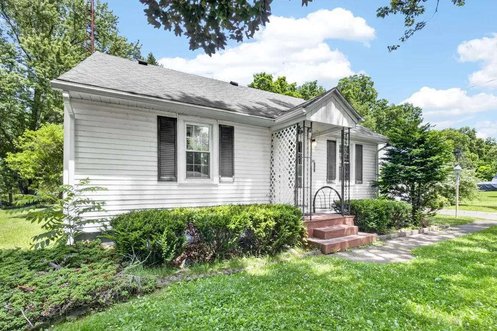 130 W Hughes Street Marshall City MI 49068