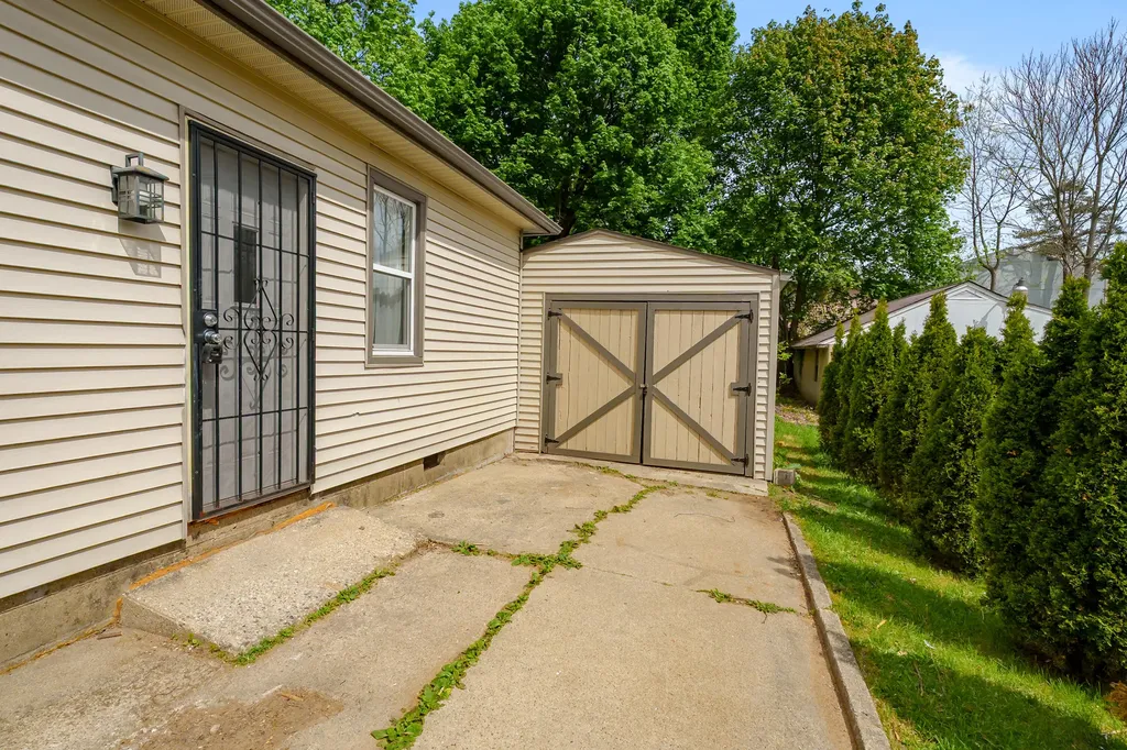 74 Seivour Avenue Battle Creek City MI 49037