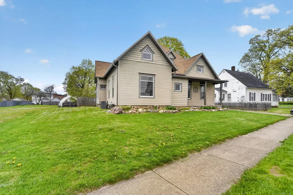 206 Exchange Street Marshall City MI 49068