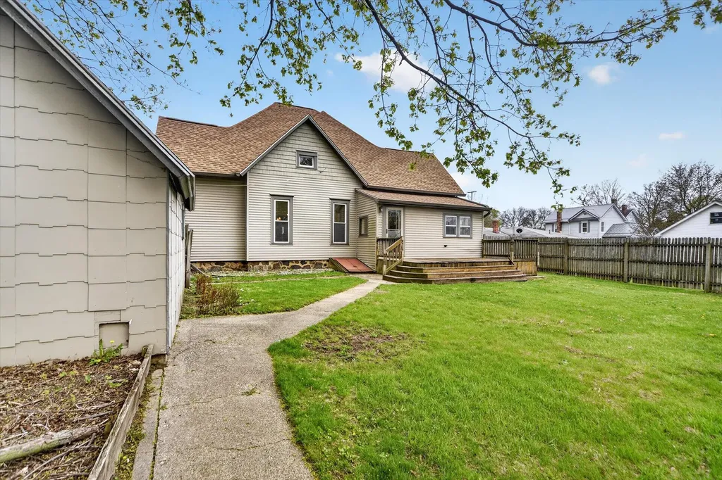 206 Exchange Street Marshall City MI 49068