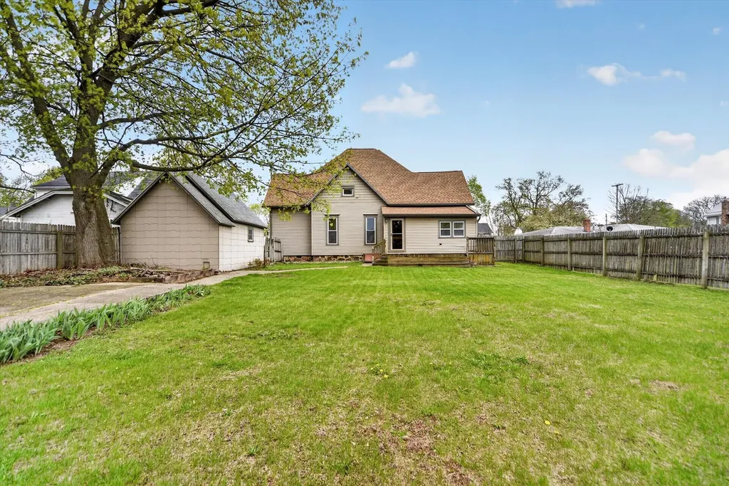 206 Exchange Street Marshall City MI 49068