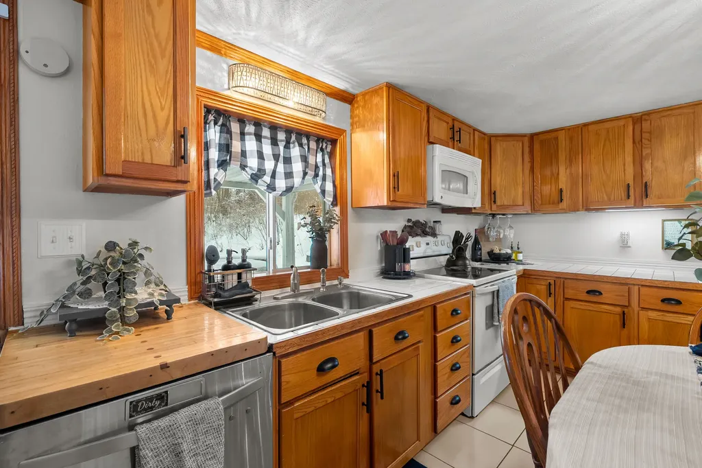 6670 Keyes Road Assyria Township MI 49021