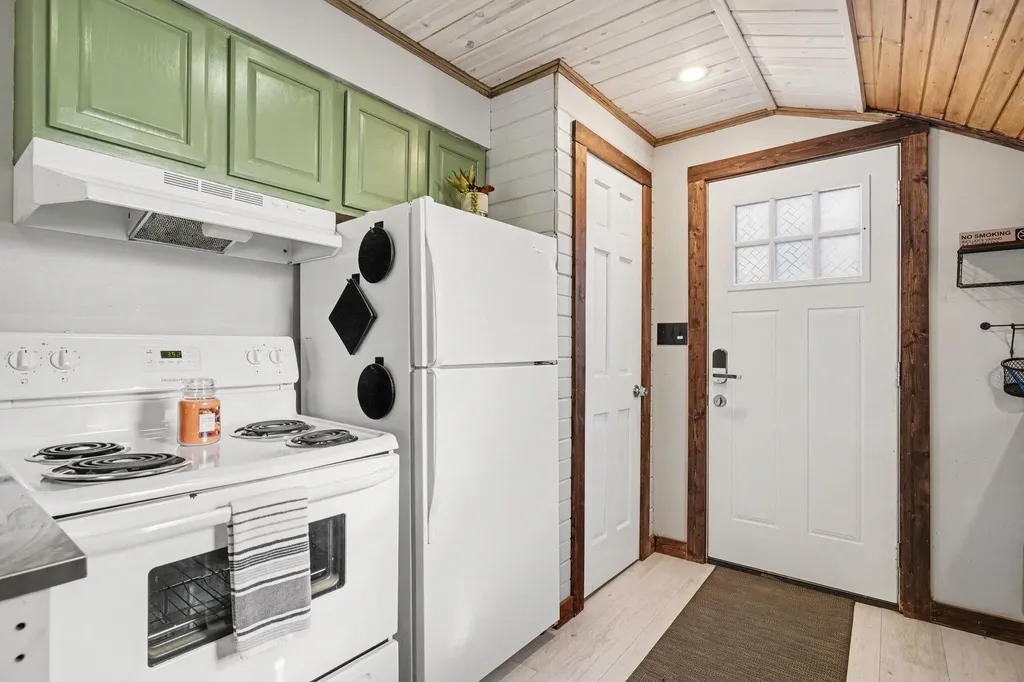 642 Swains Lake Drive Pulaski Township MI 49237