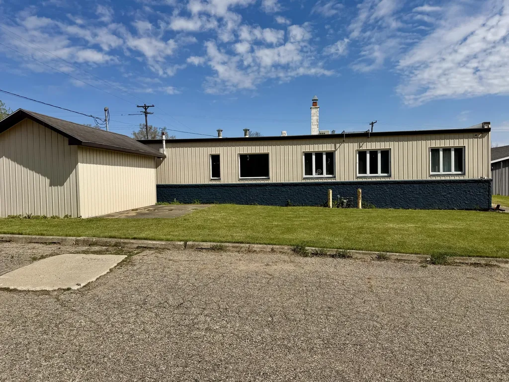 510 E Columbia Avenue Emmett Charter Township MI 49014