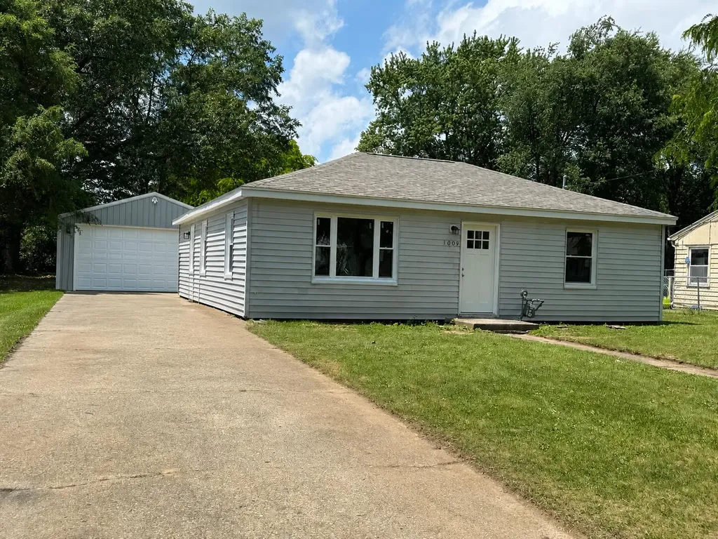 1009 N Mingo Street Albion City MI 49224