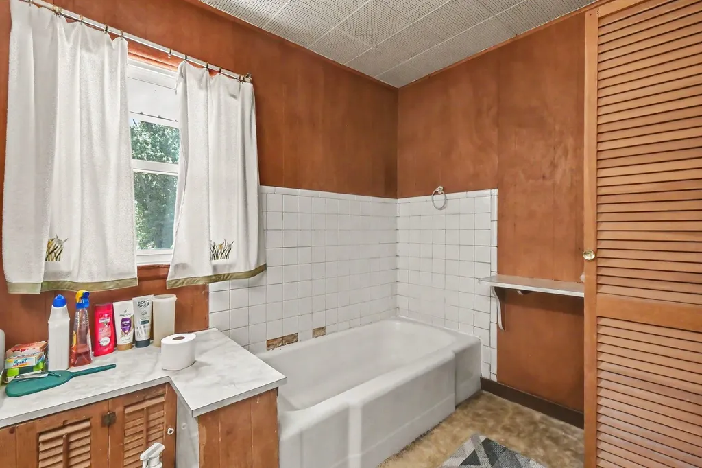 815 N Francis Avenue Lansing City MI 48912
