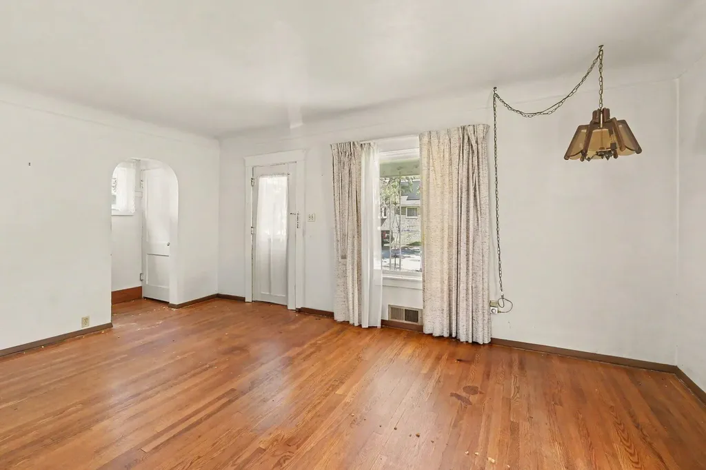 815 N Francis Avenue Lansing City MI 48912