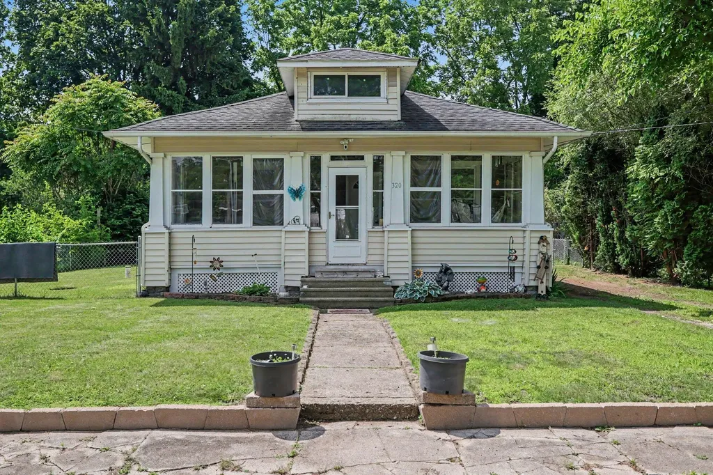 320 Vass Avenue Emmett Charter Township MI 49014