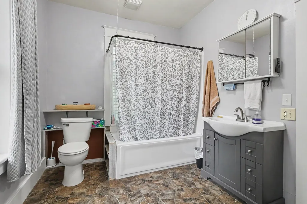 320 Vass Avenue Emmett Charter Township MI 49014