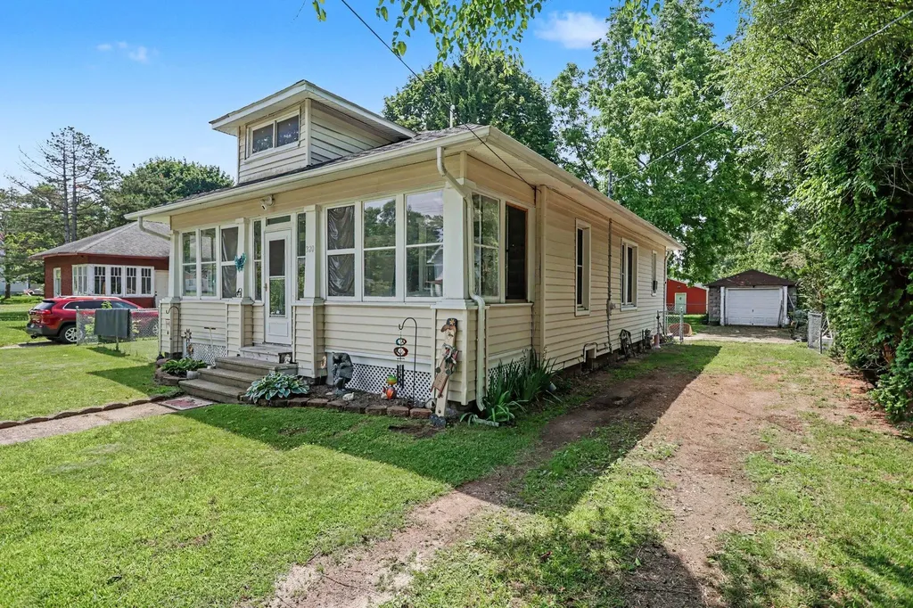 320 Vass Avenue Emmett Charter Township MI 49014