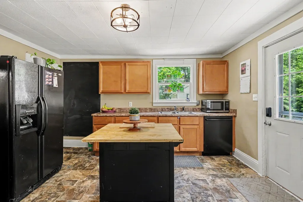 620 W Mansion Street Marshall City MI 49068