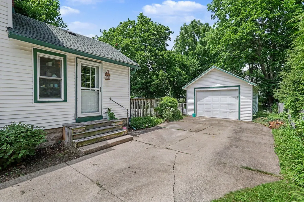 620 W Mansion Street Marshall City MI 49068