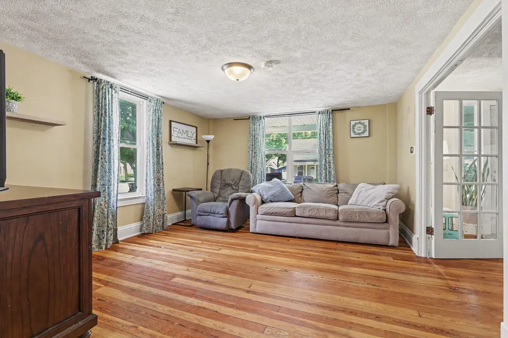 620 W Mansion Street Marshall City MI 49068