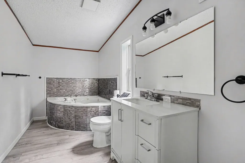 144 Peck Street Emmett Charter Township MI 49014