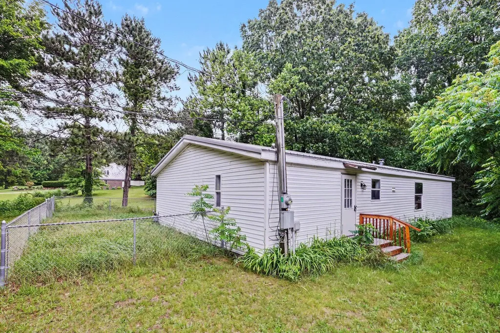 144 Peck Street Emmett Charter Township MI 49014