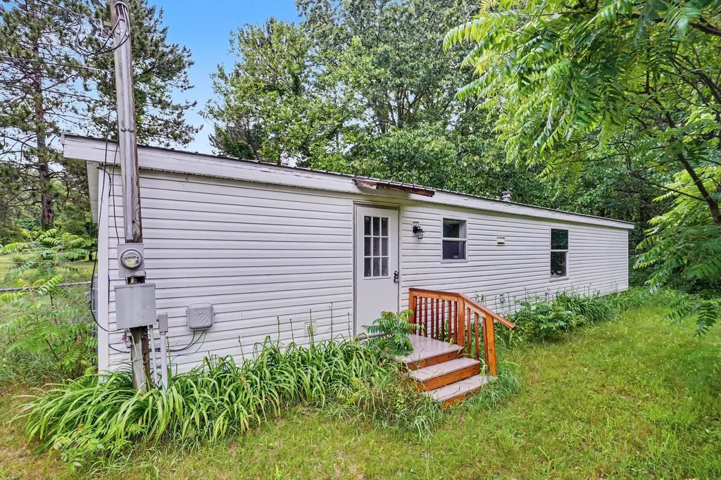 144 Peck Street Emmett Charter Township MI 49014