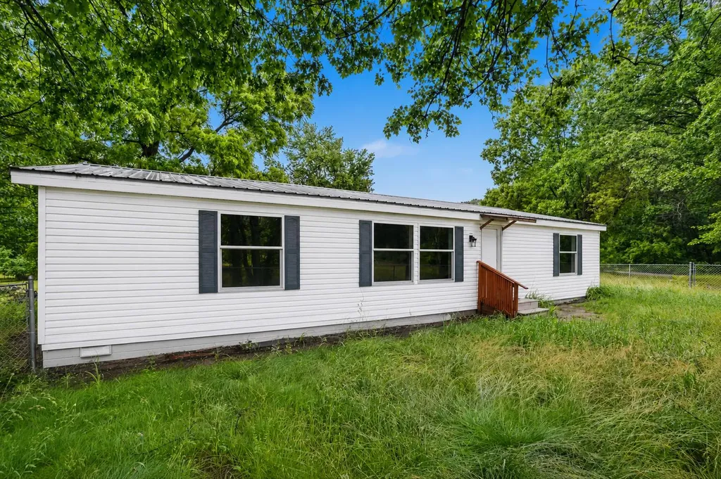 144 Peck Street Emmett Charter Township MI 49014