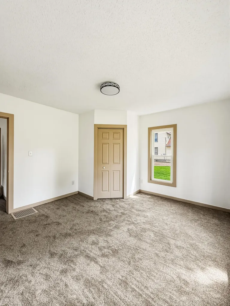 21 E Willard Avenue E Battle Creek City MI 49037