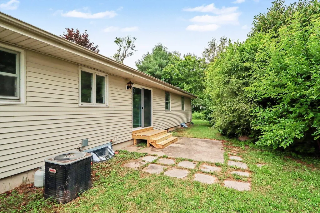 6083 Woodlea Drive Comstock Charter Township MI 49048