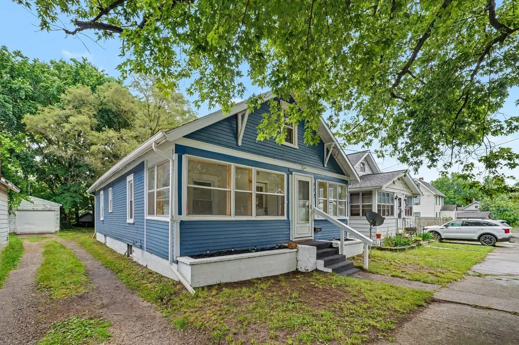 112 Sharon Avenue Pennfield Charter Township MI 49017