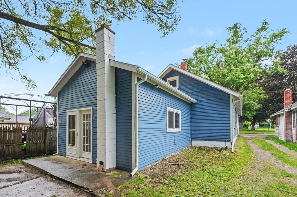 112 Sharon Avenue Pennfield Charter Township MI 49017