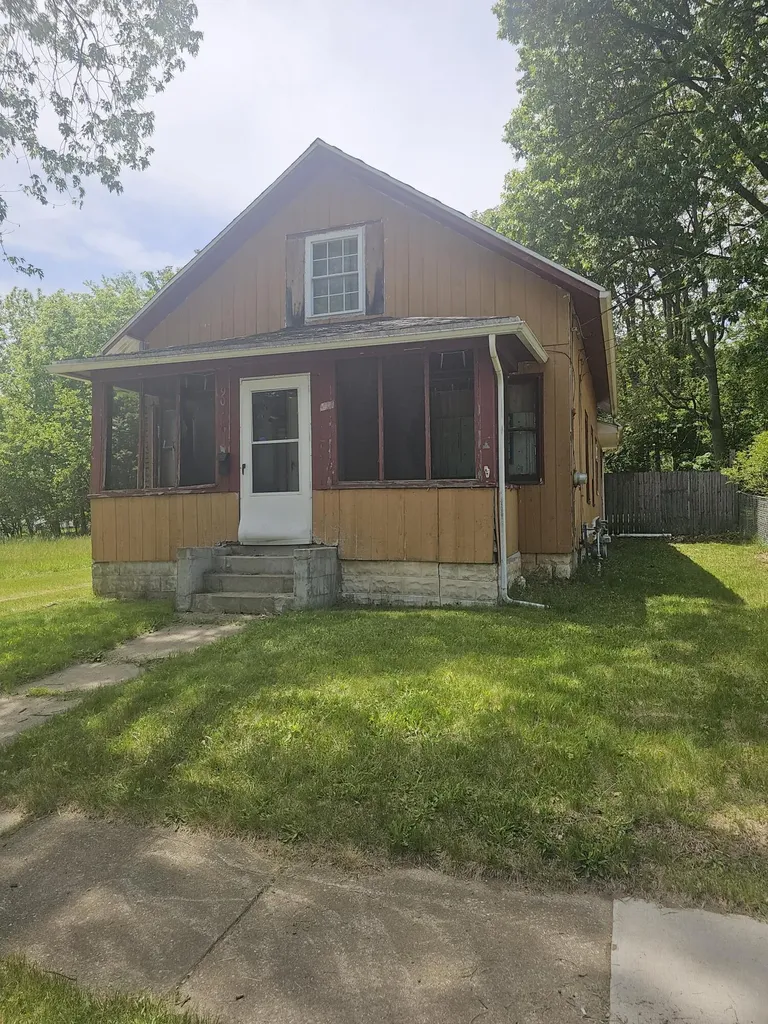 907 N Albion Street Albion City MI 49224