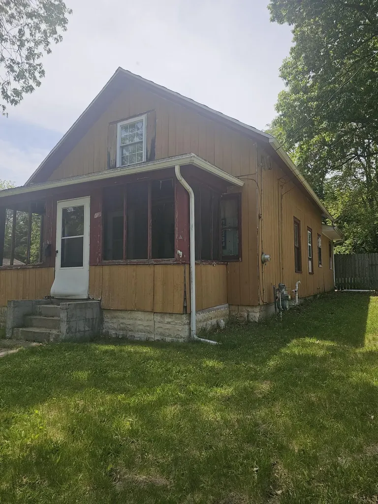 907 N Albion Street Albion City MI 49224