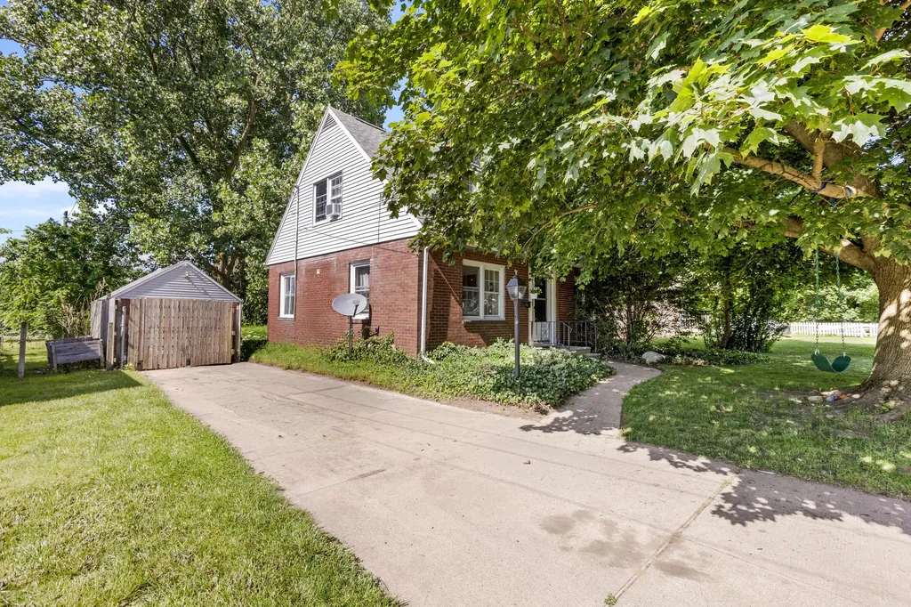 11 John R Street Battle Creek City MI 49015