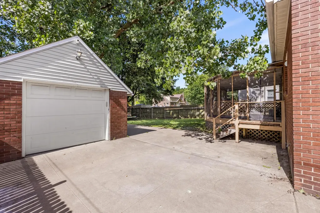 11 John R Street Battle Creek City MI 49015
