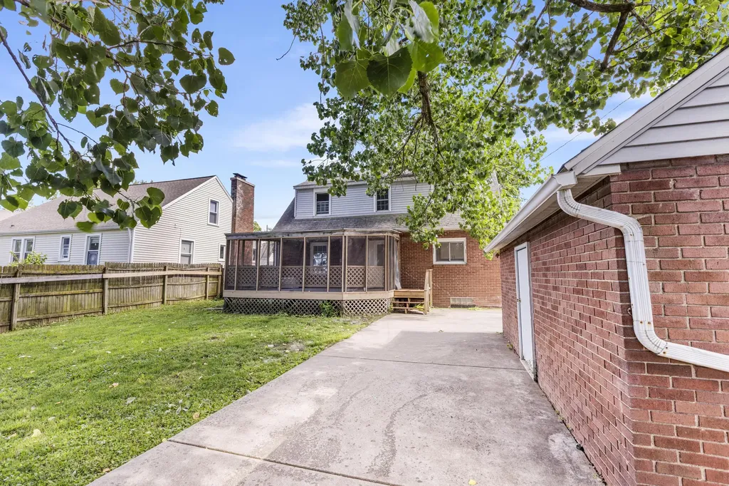 11 John R Street Battle Creek City MI 49015