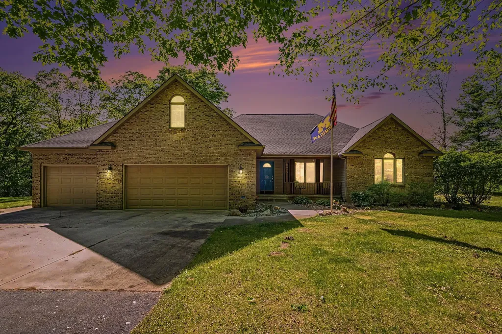 10835 Red Oak Ridge Reynolds Township MI 49329