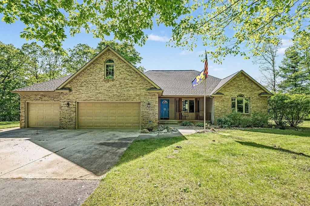 10835 Red Oak Ridge Reynolds Township MI 49329